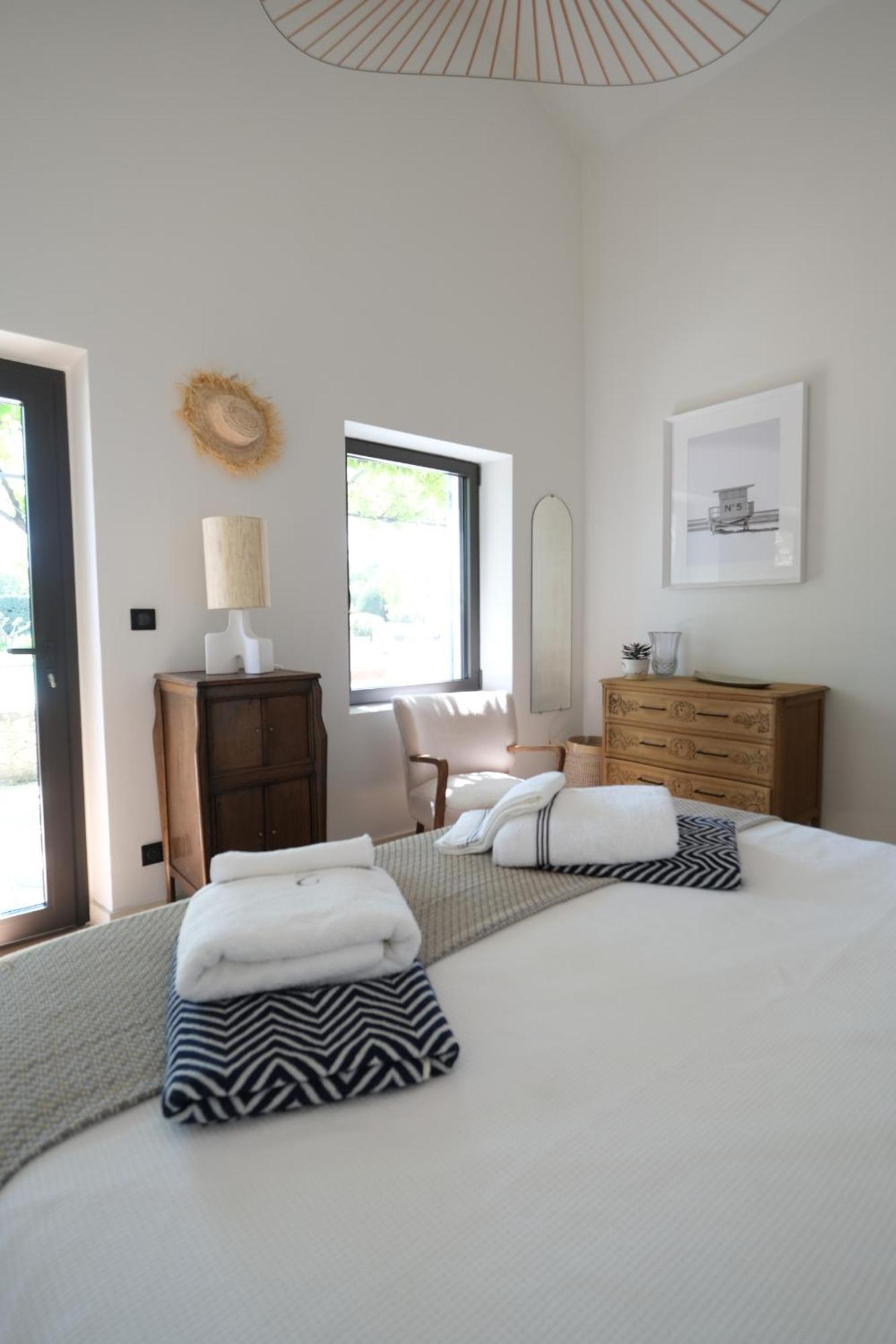 Provencal House With Heated Pool, View Of The Luberon In Robion - Accommodates 12 People. Exterior photo